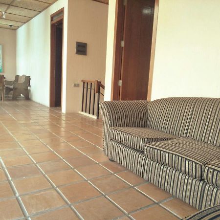 צ'יפאנאס Villa Bukit Danau מראה חיצוני תמונה