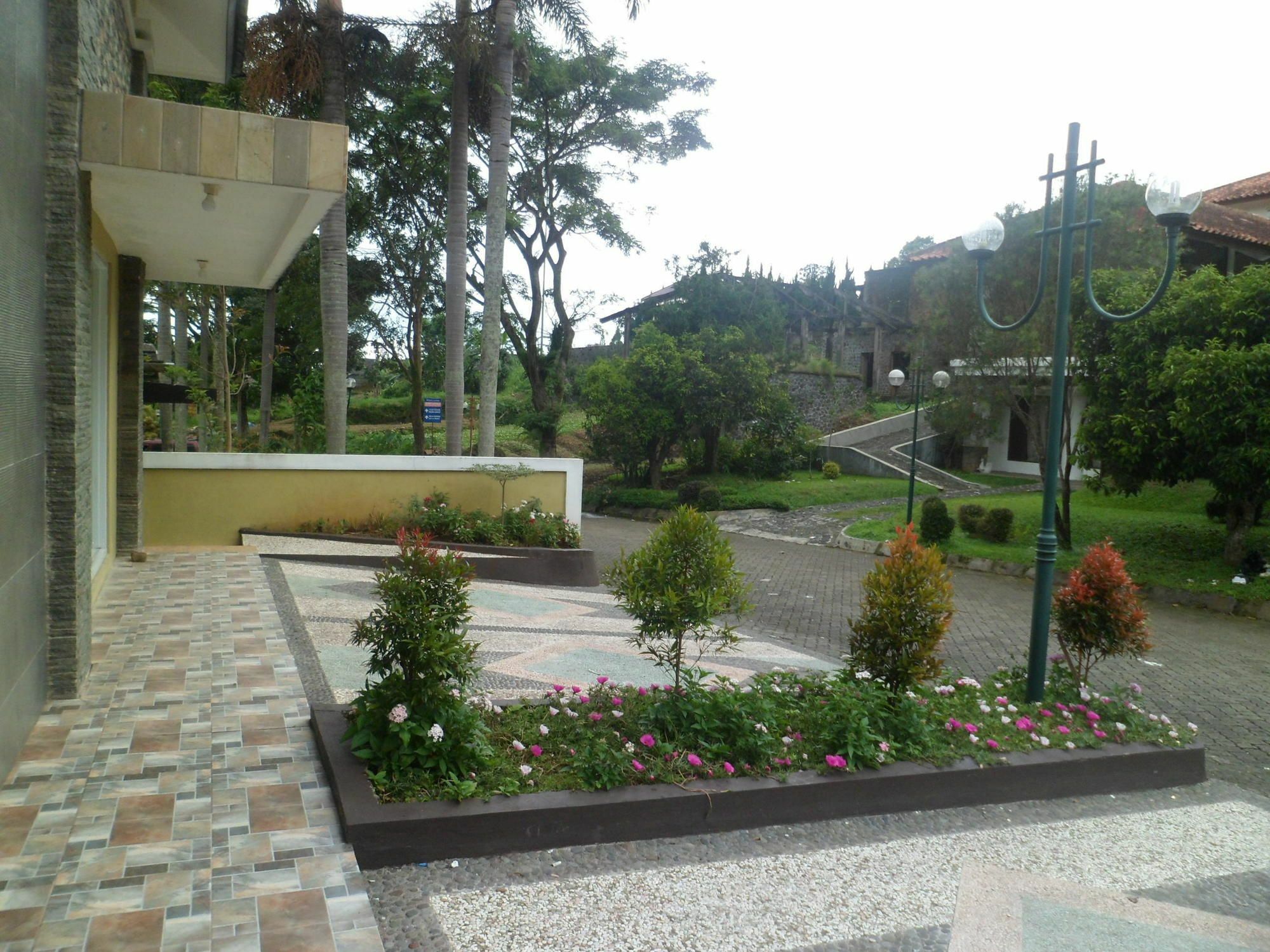 צ'יפאנאס Villa Bukit Danau מראה חיצוני תמונה