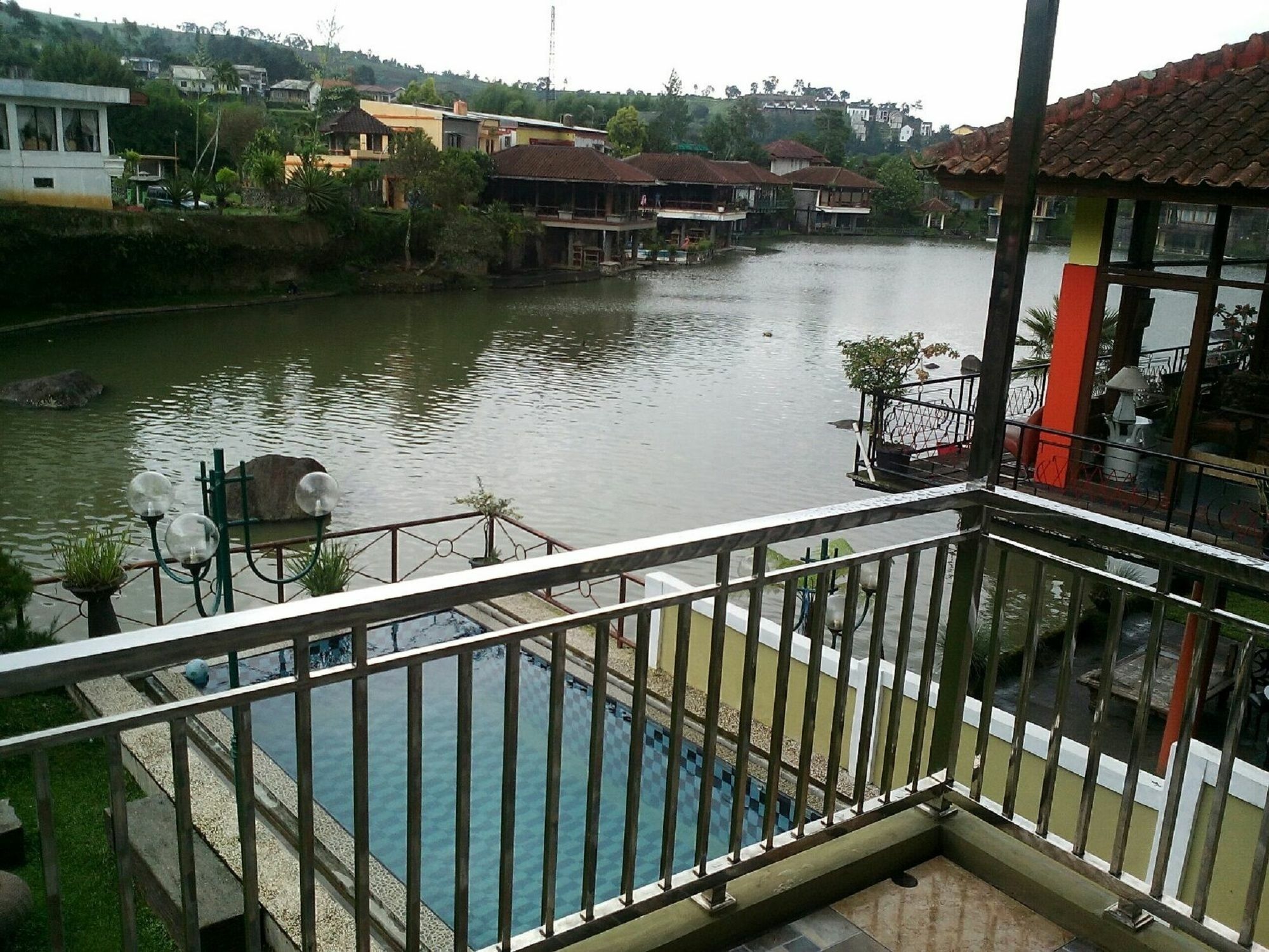 צ'יפאנאס Villa Bukit Danau מראה חיצוני תמונה