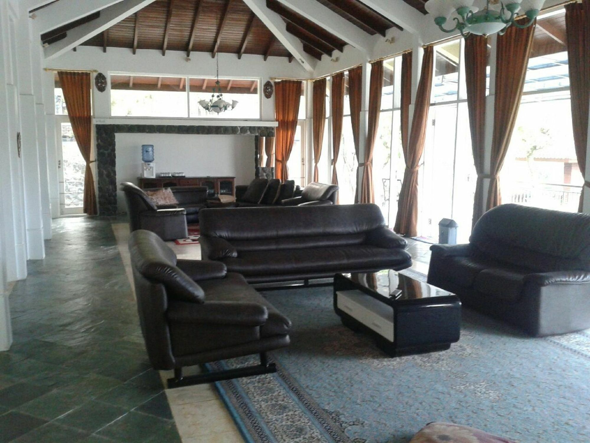 צ'יפאנאס Villa Bukit Danau מראה חיצוני תמונה