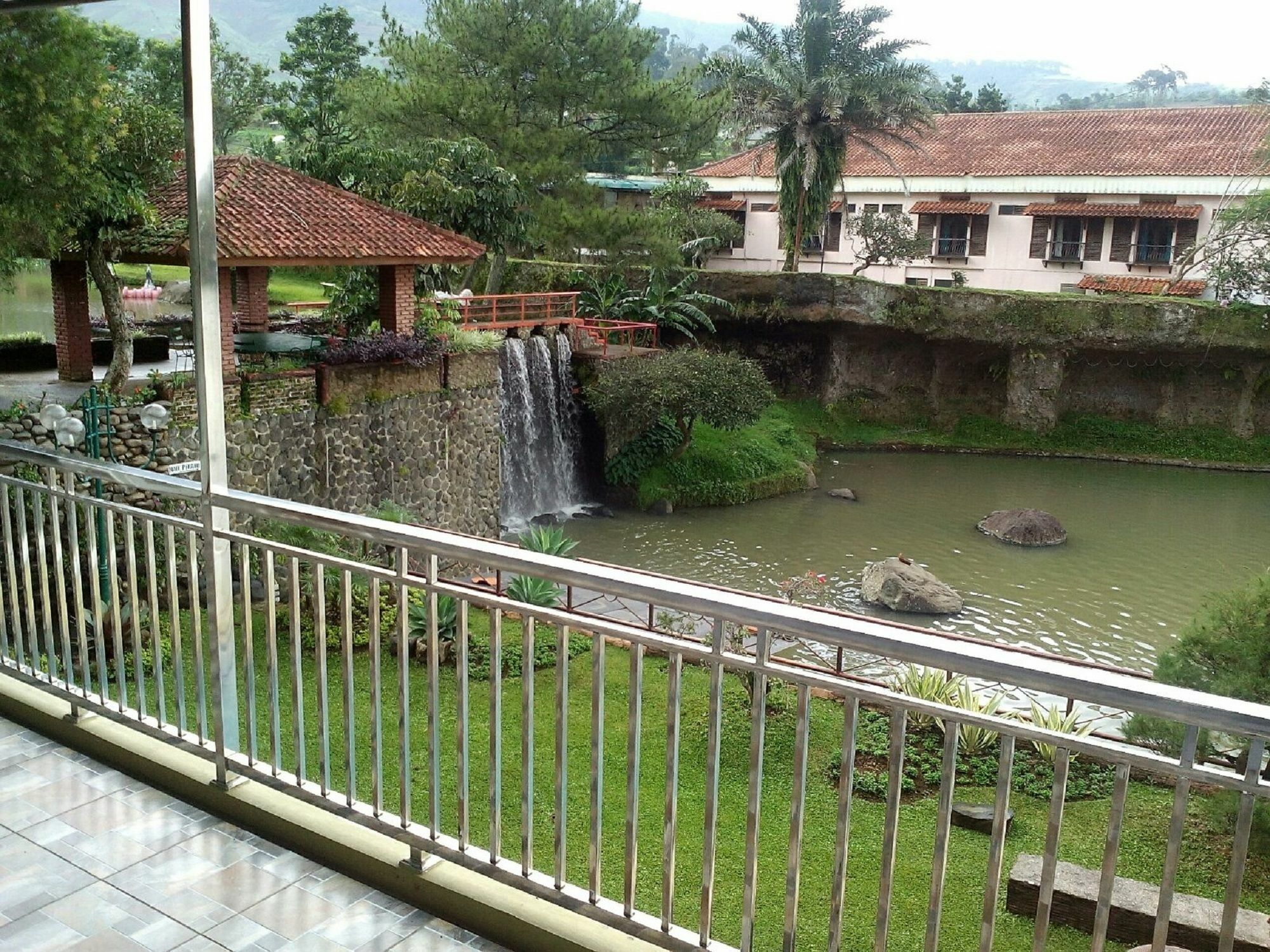 צ'יפאנאס Villa Bukit Danau מראה חיצוני תמונה